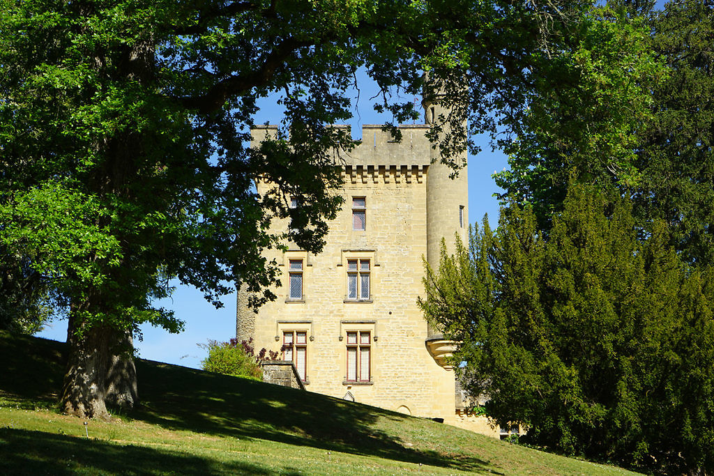 Situé entre Sarlat et les Eyzies nous avons mis un peu plus de 10 minutes pour nous y rendre...