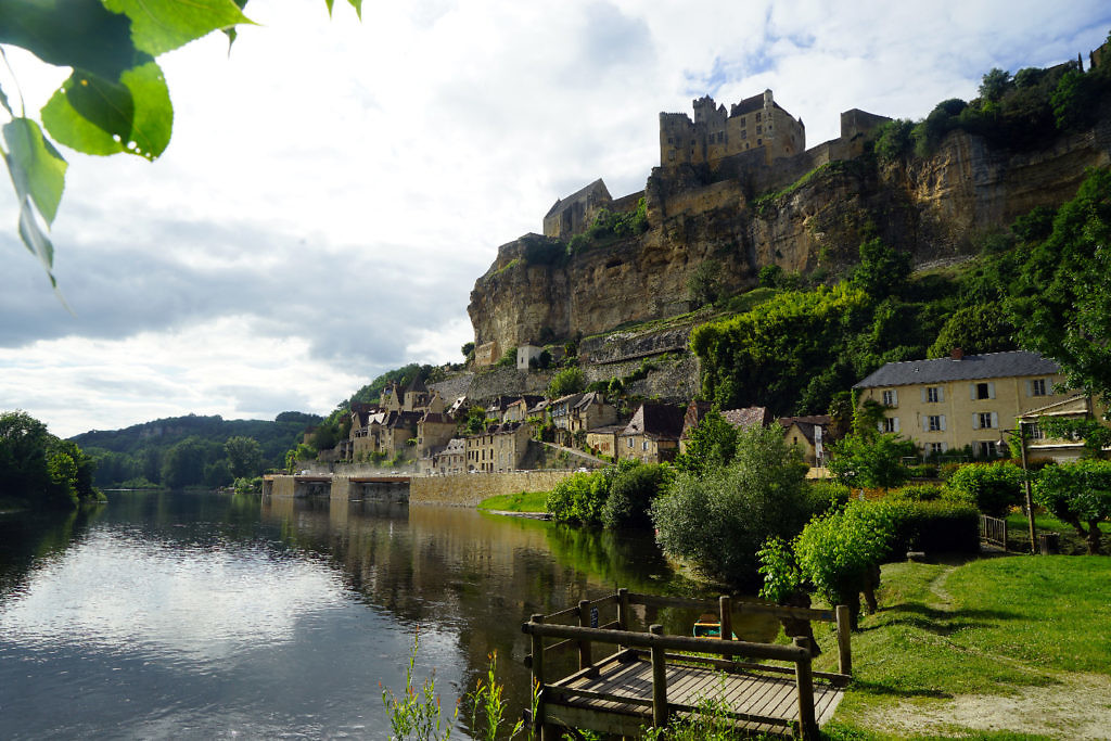 Après le travail, nous avons voulu faire une balade en famille. Nous avons choisi d’aller à Beynac afin de longer les bords de Dordogne.